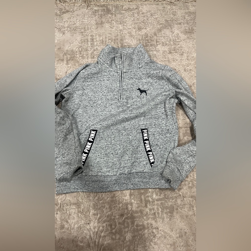 Pink crewneck size small, worn once